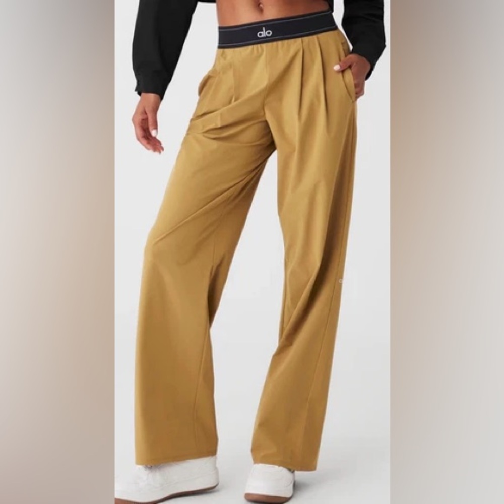 ALO Yoga suit up pant golden olive branch size M